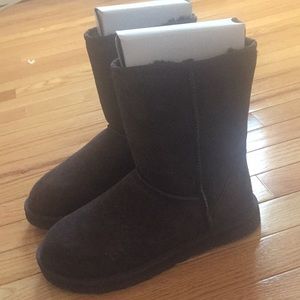 Ugg women’s classic short brown boots